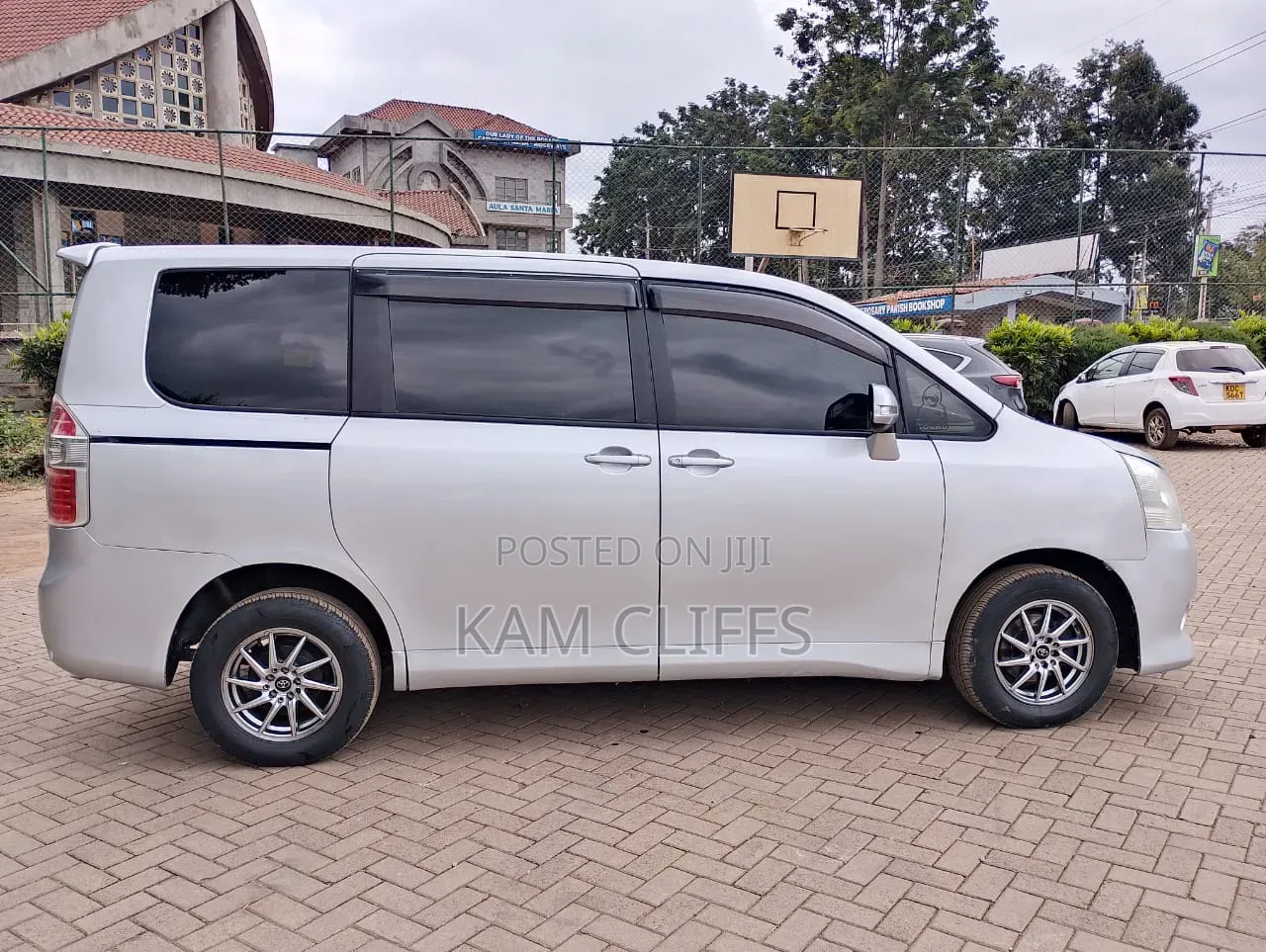 Toyota Noah 2010 Beige
