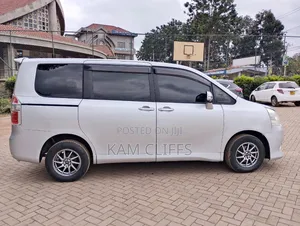 Toyota Noah 2010 Beige