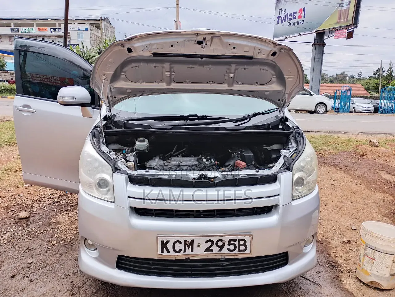 Toyota Noah 2010 Beige