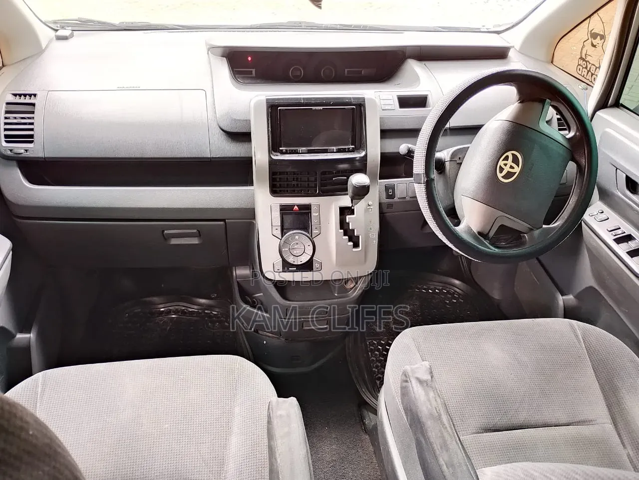 Toyota Noah 2010 Beige