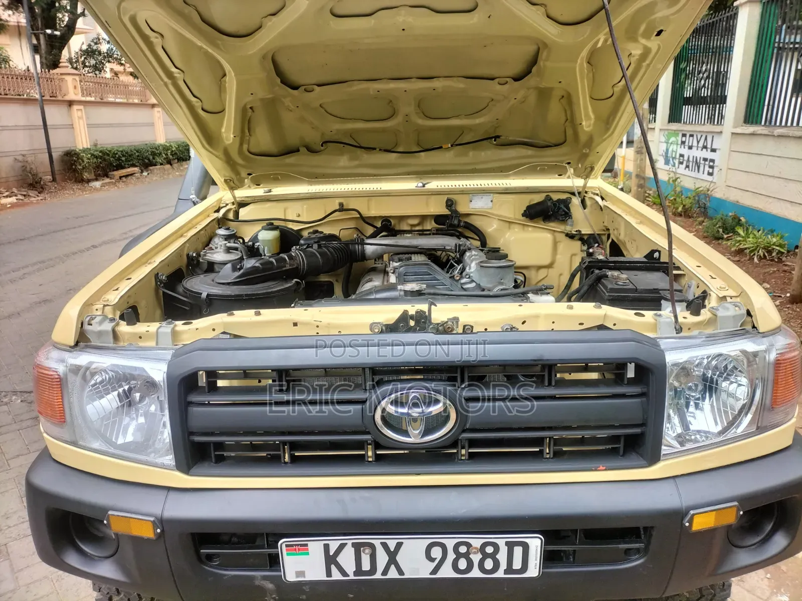 Toyota Land Cruiser 2005 Gold