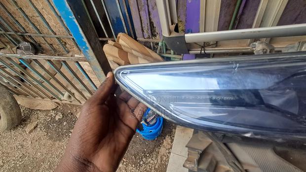 Harrier Headlight - thumbnail 2