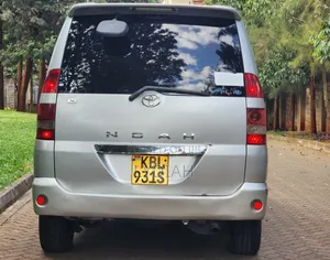 Toyota Noah 2003 Silver