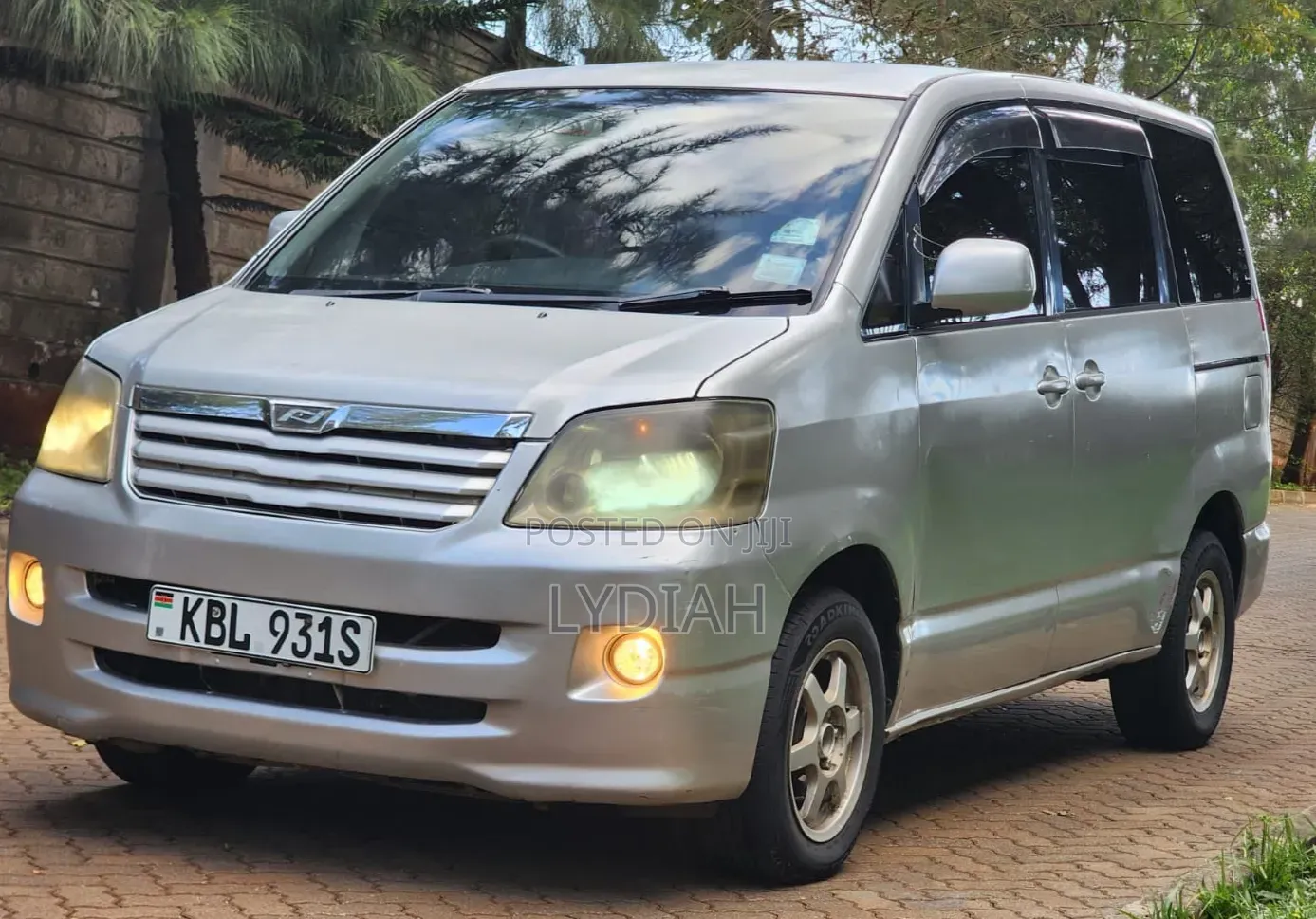 Toyota Noah 2003 Silver