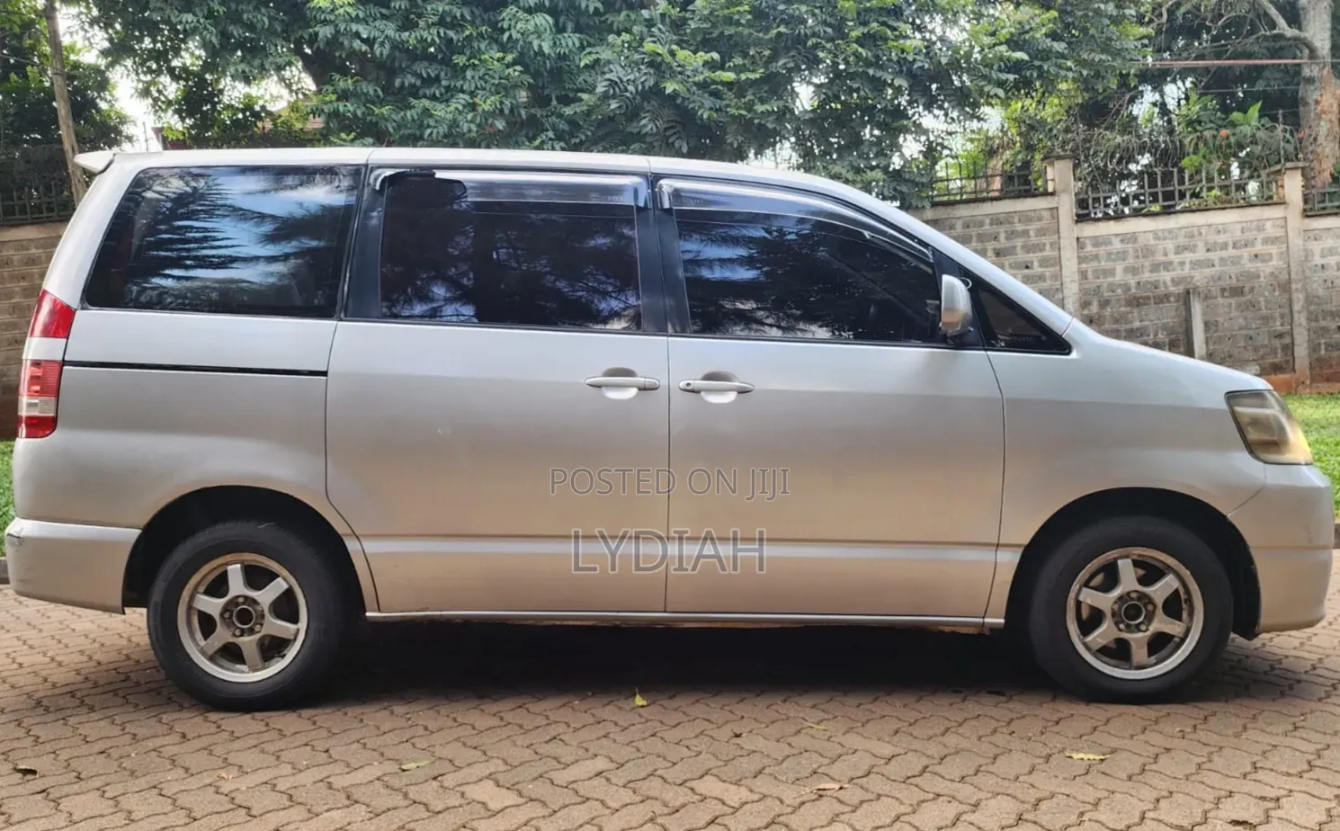 Toyota Noah 2003 Silver