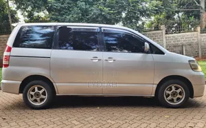 Toyota Noah 2003 Silver