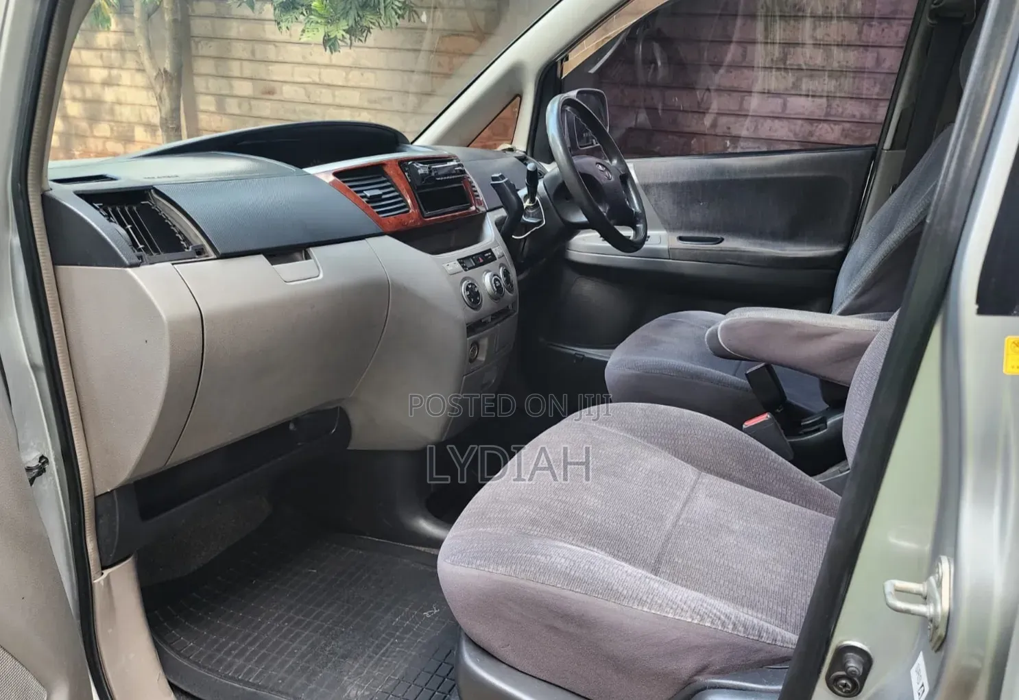 Toyota Noah 2003 Silver