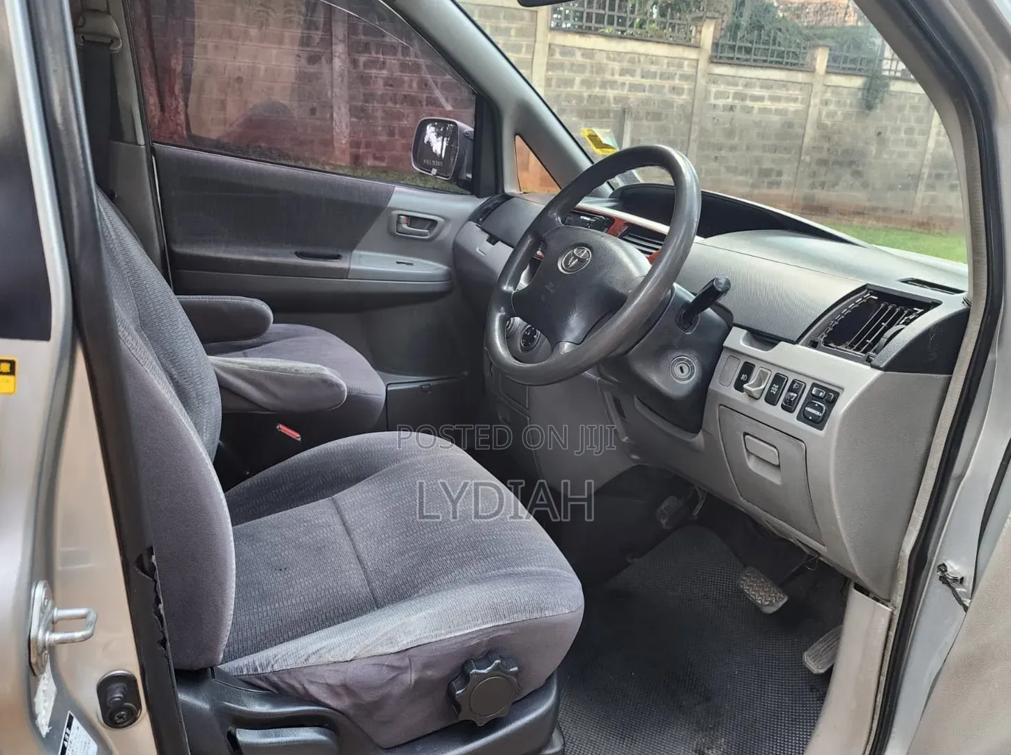 Toyota Noah 2003 Silver