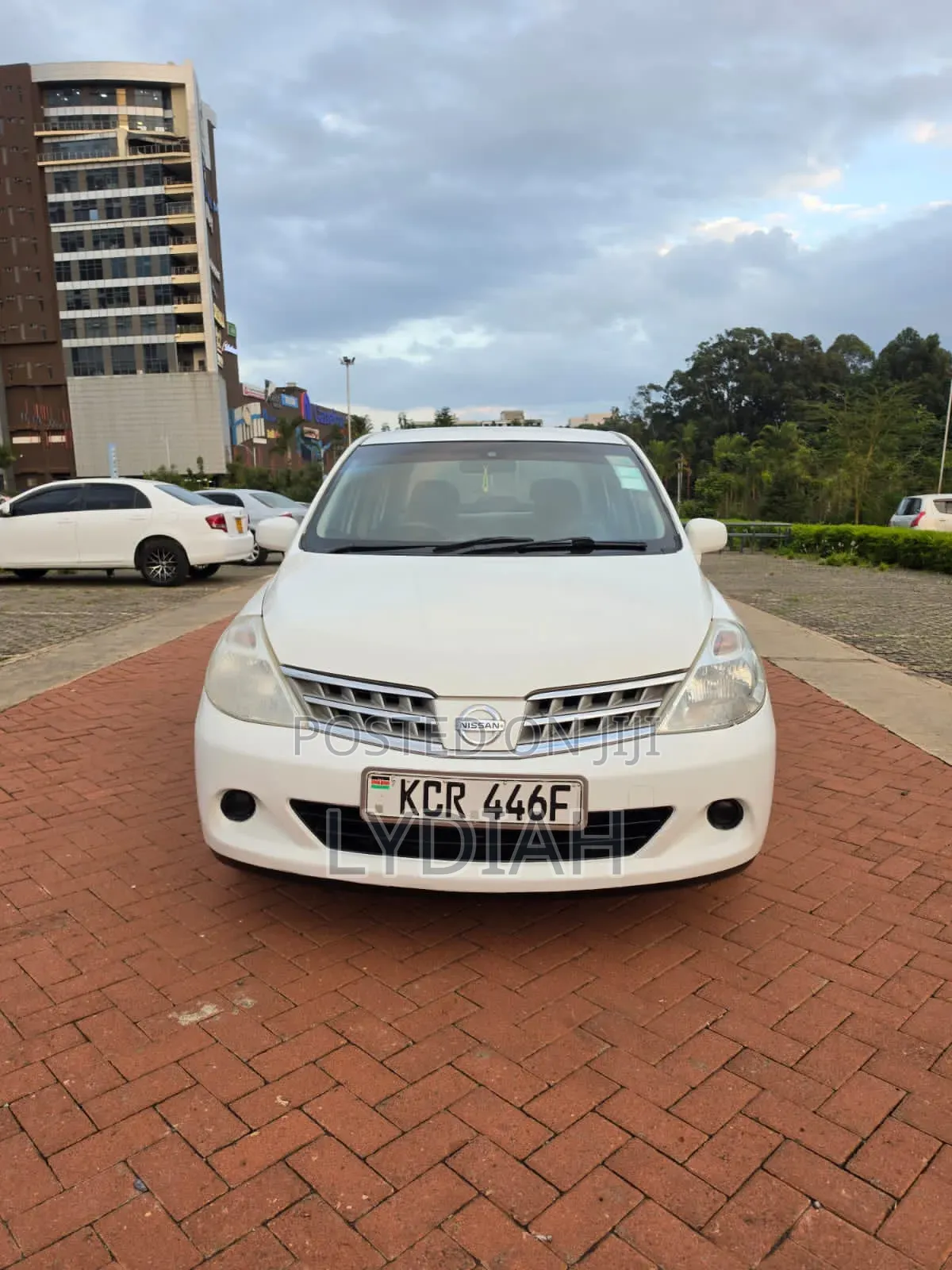Nissan Tiida 2011 Silver