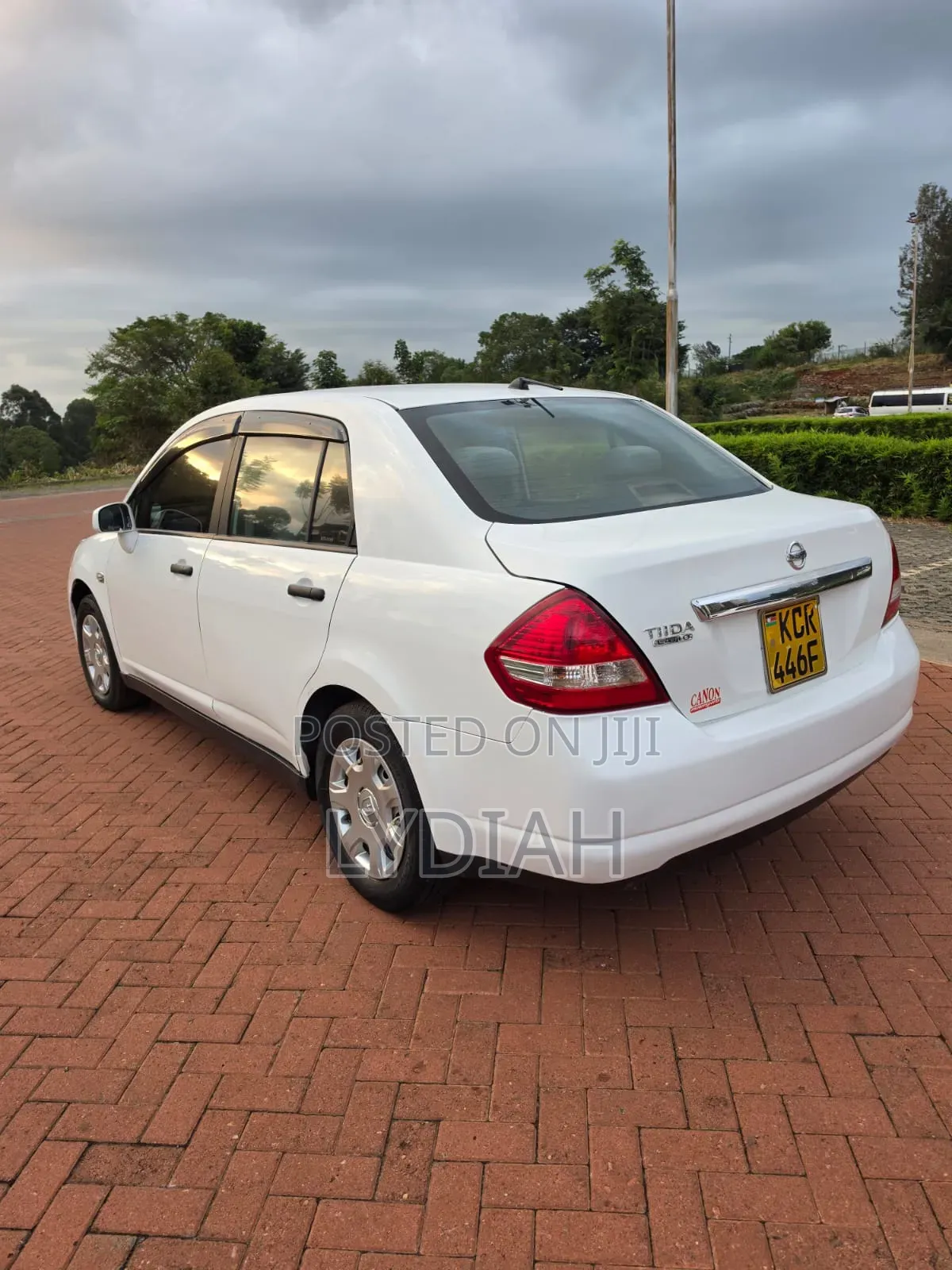 Nissan Tiida 2011 Silver