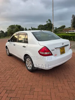 Nissan Tiida 2011 Silver