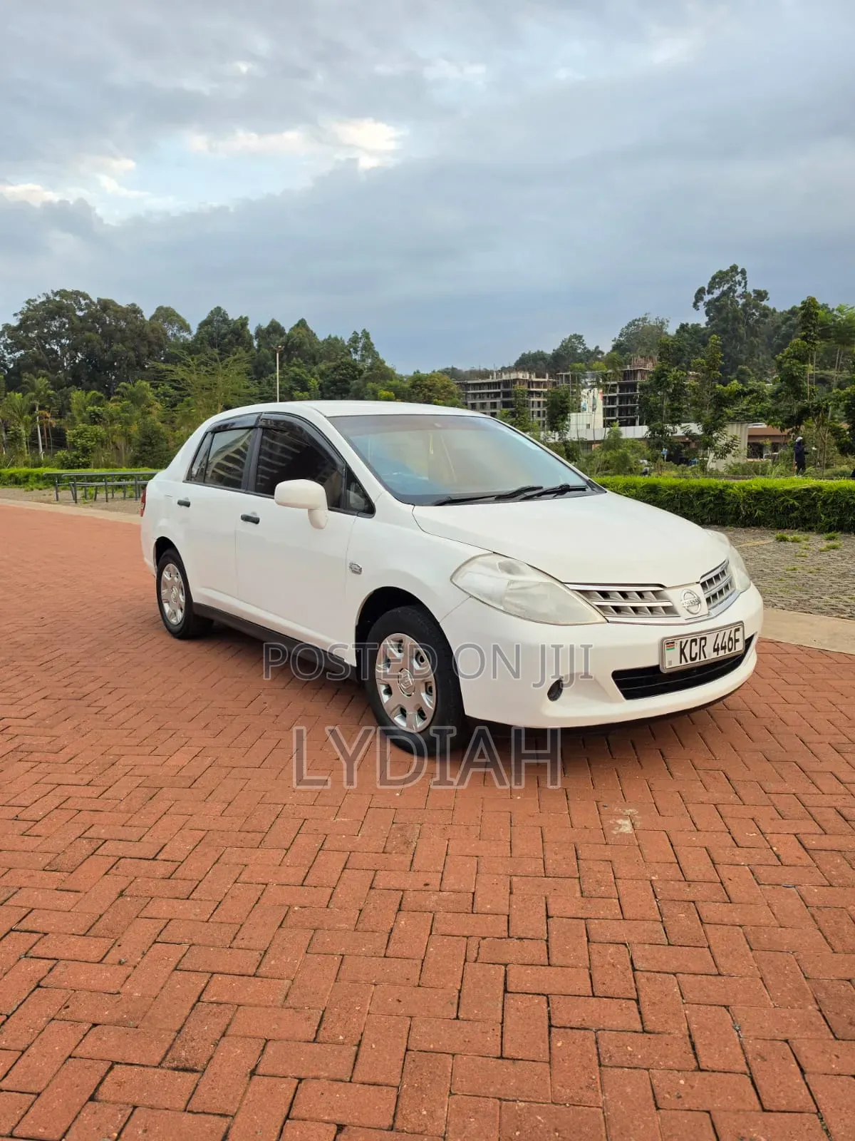 Nissan Tiida 2011 Silver