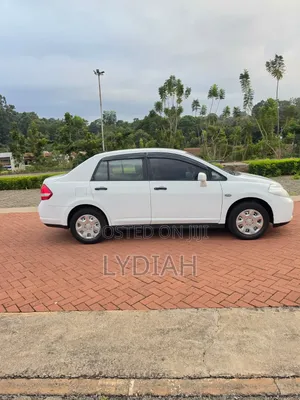 Nissan Tiida 2011 Silver