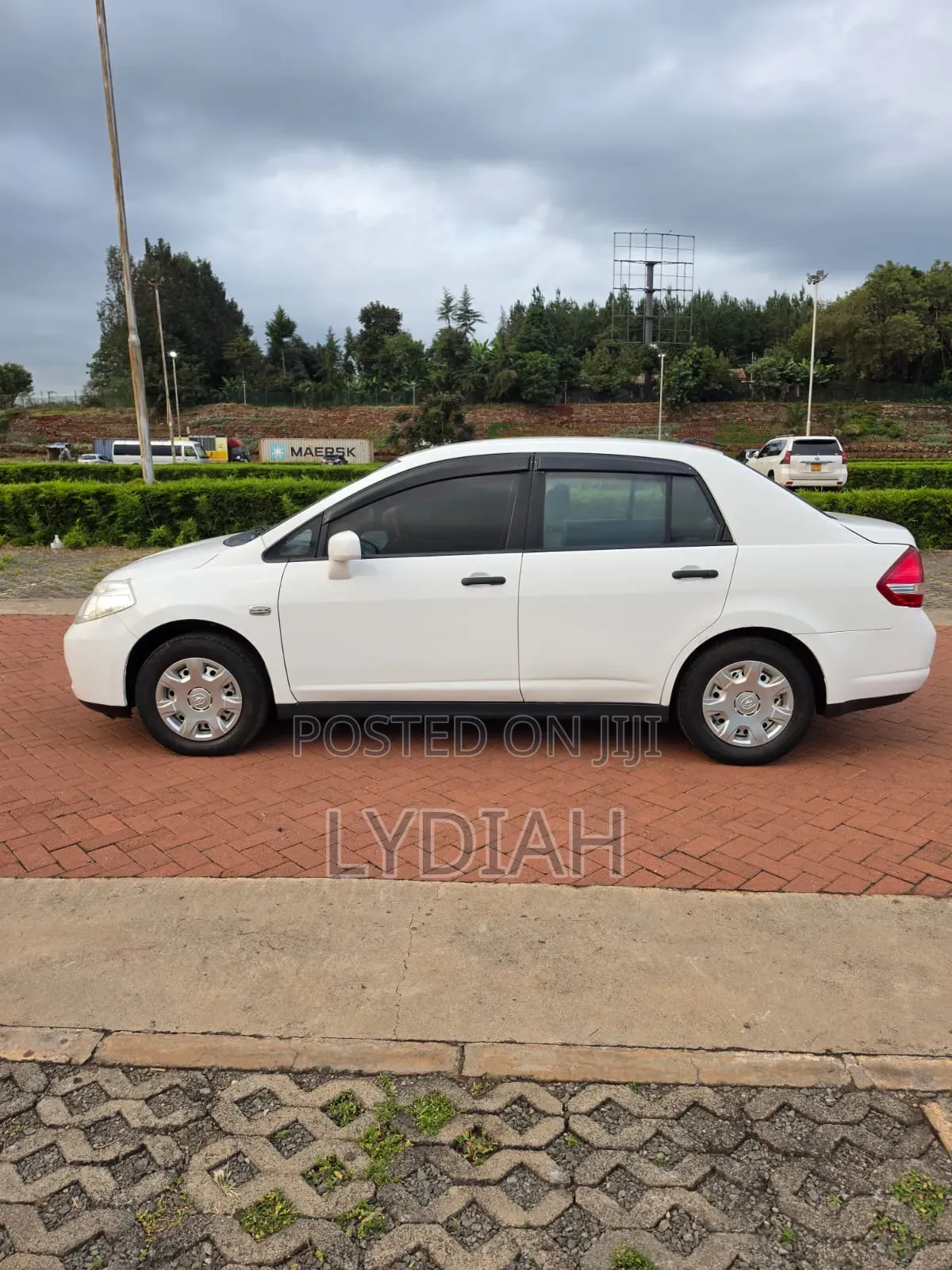 Nissan Tiida 2011 Silver