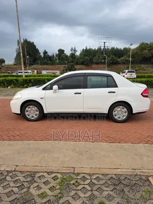 Nissan Tiida 2011 Silver