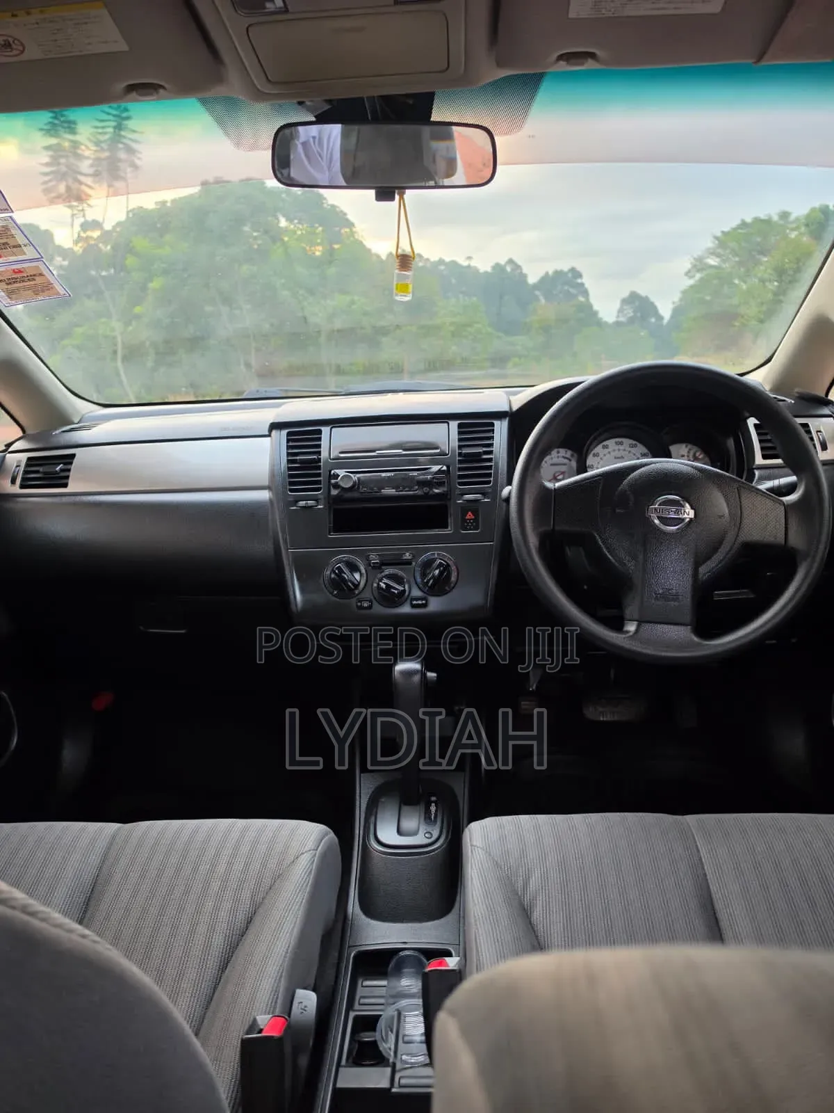 Nissan Tiida 2011 Silver