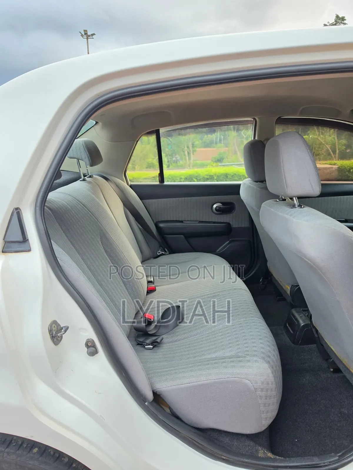 Nissan Tiida 2011 Silver