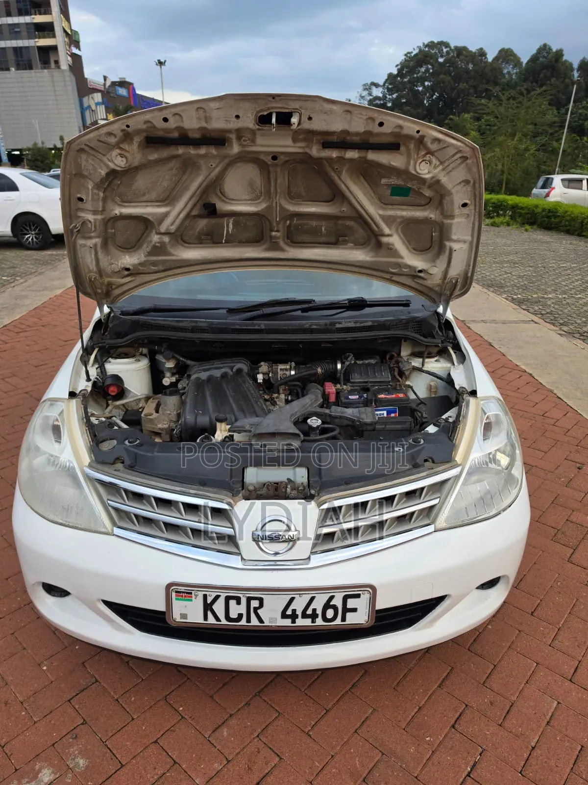Nissan Tiida 2011 Silver