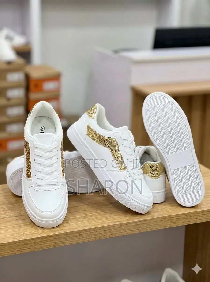 Ladies and Men Casual Wear Sneakers