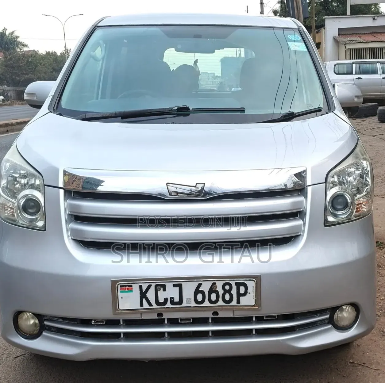 Toyota Noah 2009 Silver