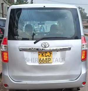 Toyota Noah 2009 Silver