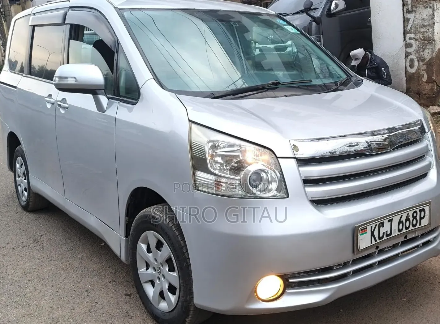 Toyota Noah 2009 Silver