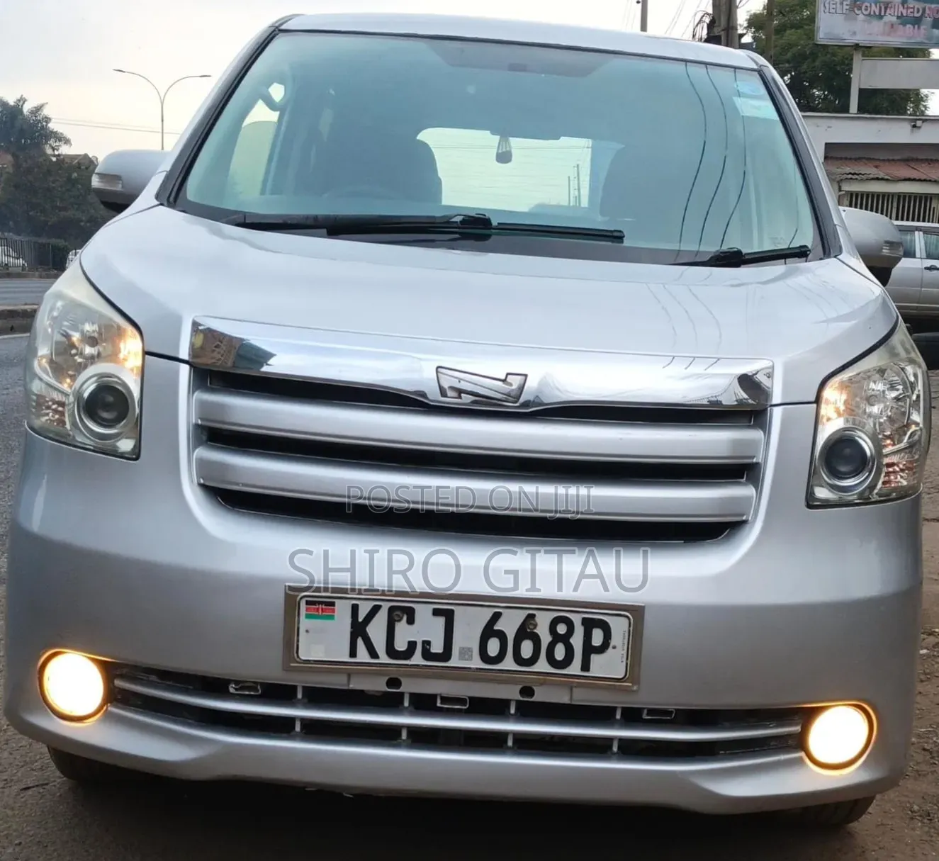 Toyota Noah 2009 Silver