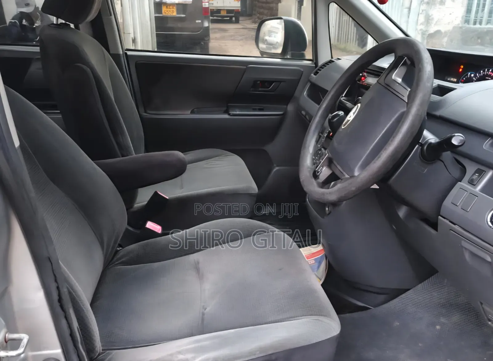 Toyota Noah 2009 Silver