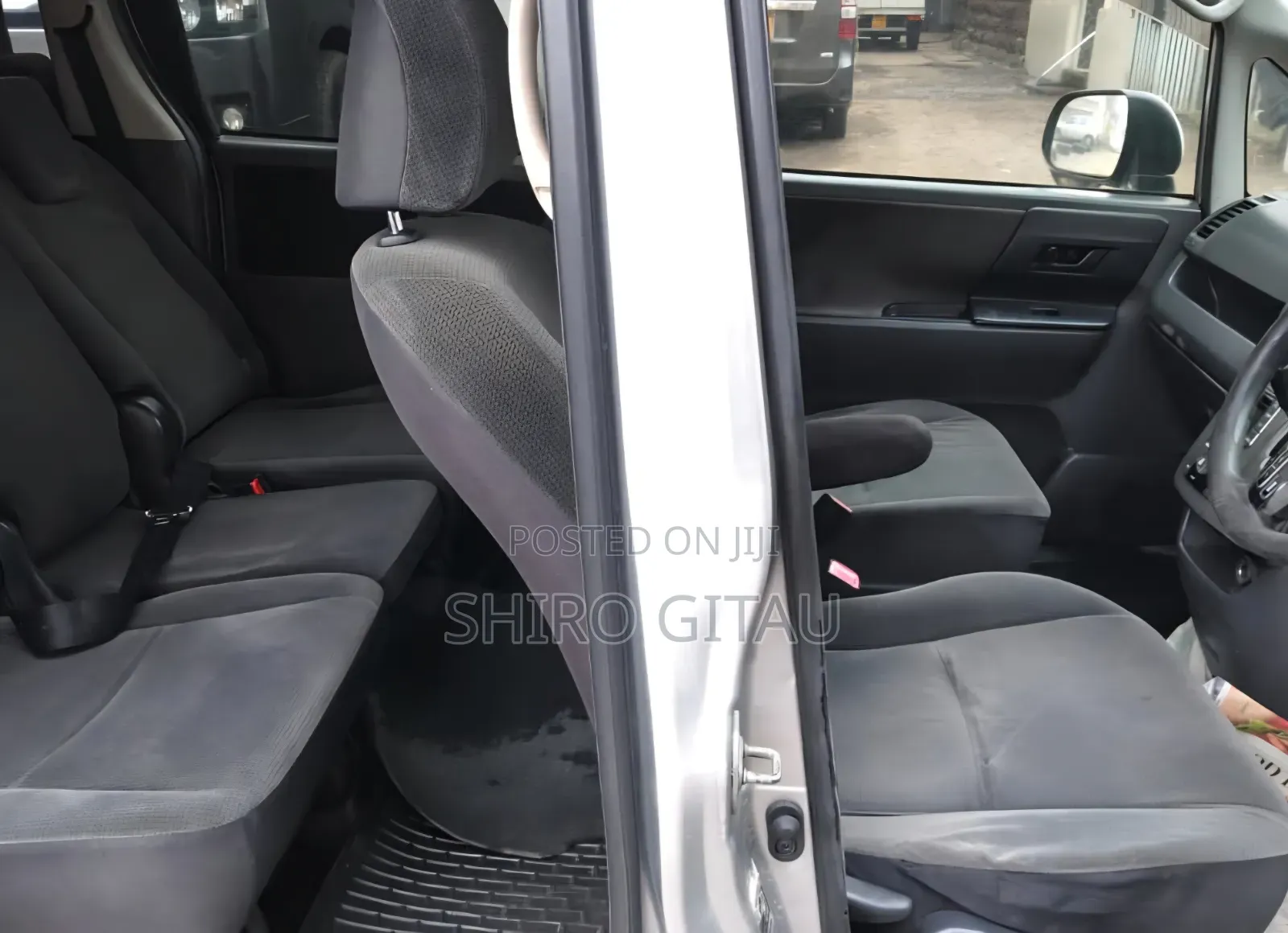 Toyota Noah 2009 Silver