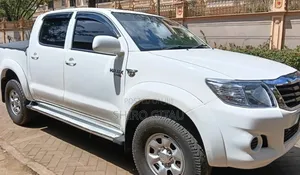 Toyota Hilux 2011 White