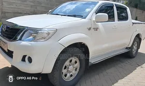 Toyota Hilux 2011 White