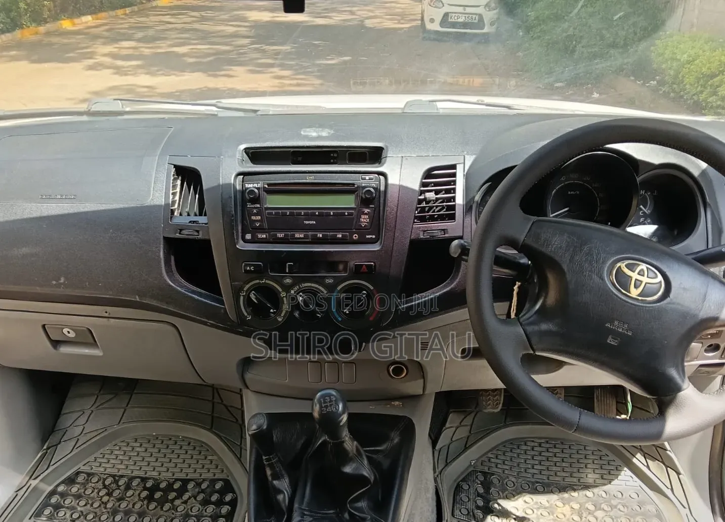 Toyota Hilux 2011 White