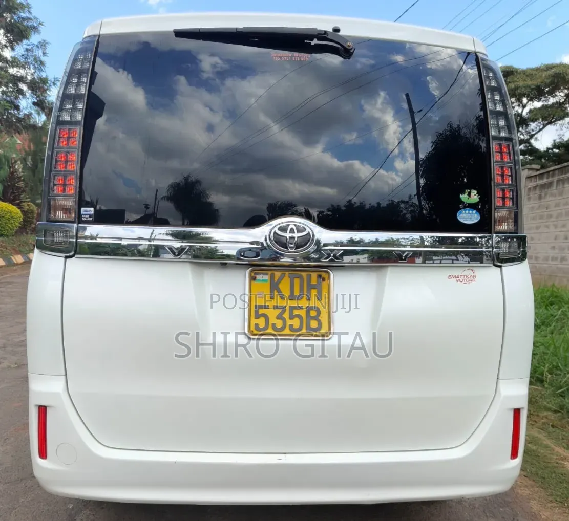 Toyota Voxy 2015 White