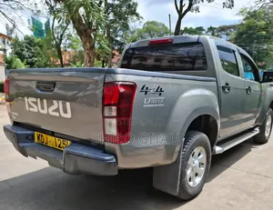 Isuzu D-MAX 2022 Gray