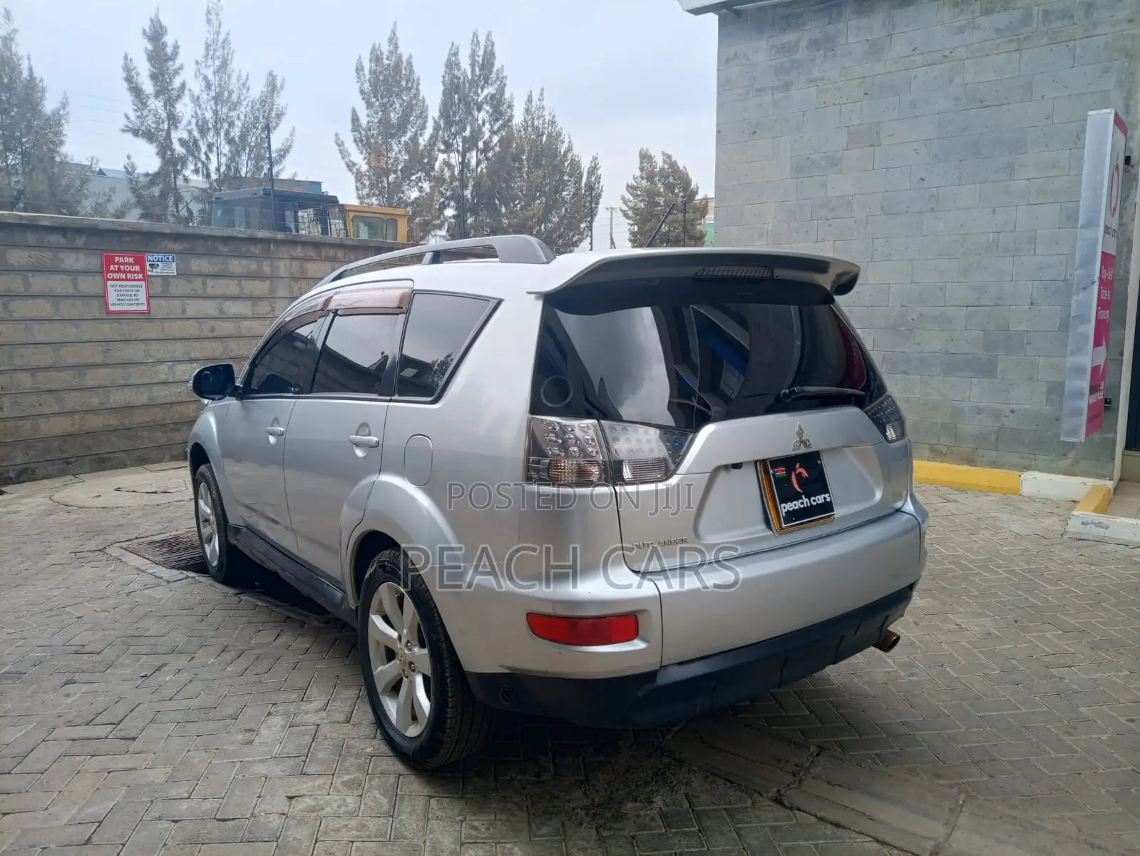 Mitsubishi Outlander 2011 Silver