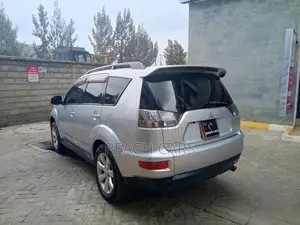Mitsubishi Outlander 2011 Silver