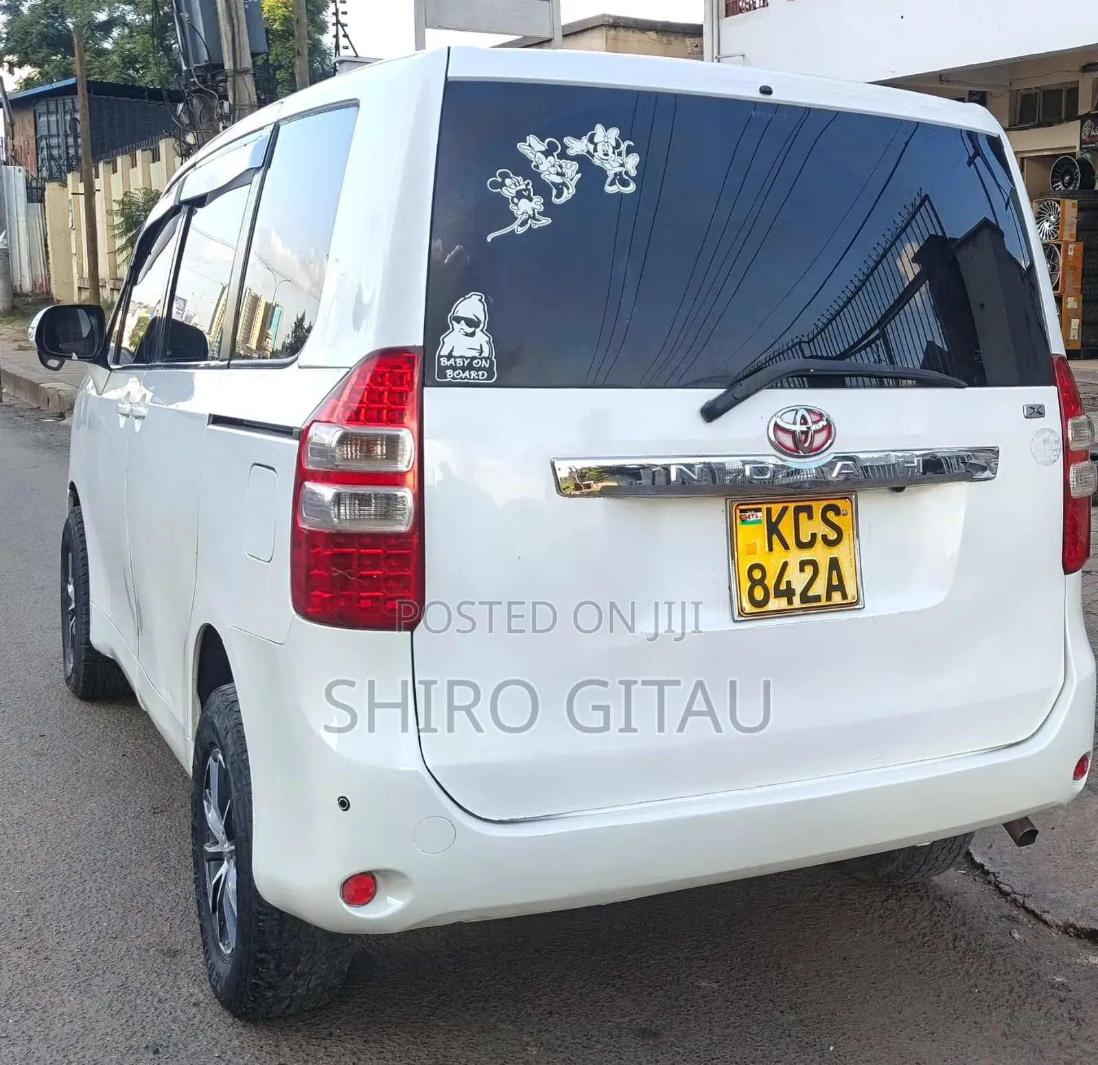 Toyota Noah 2011 White