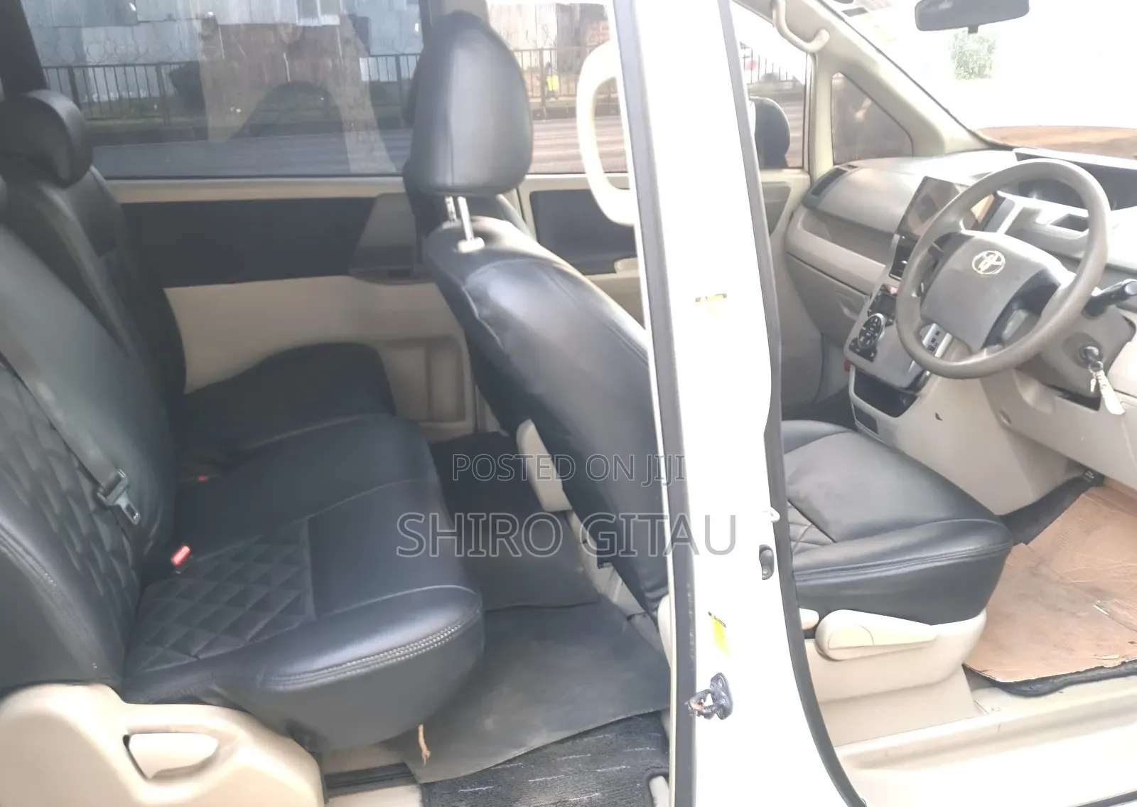 Toyota Noah 2011 White