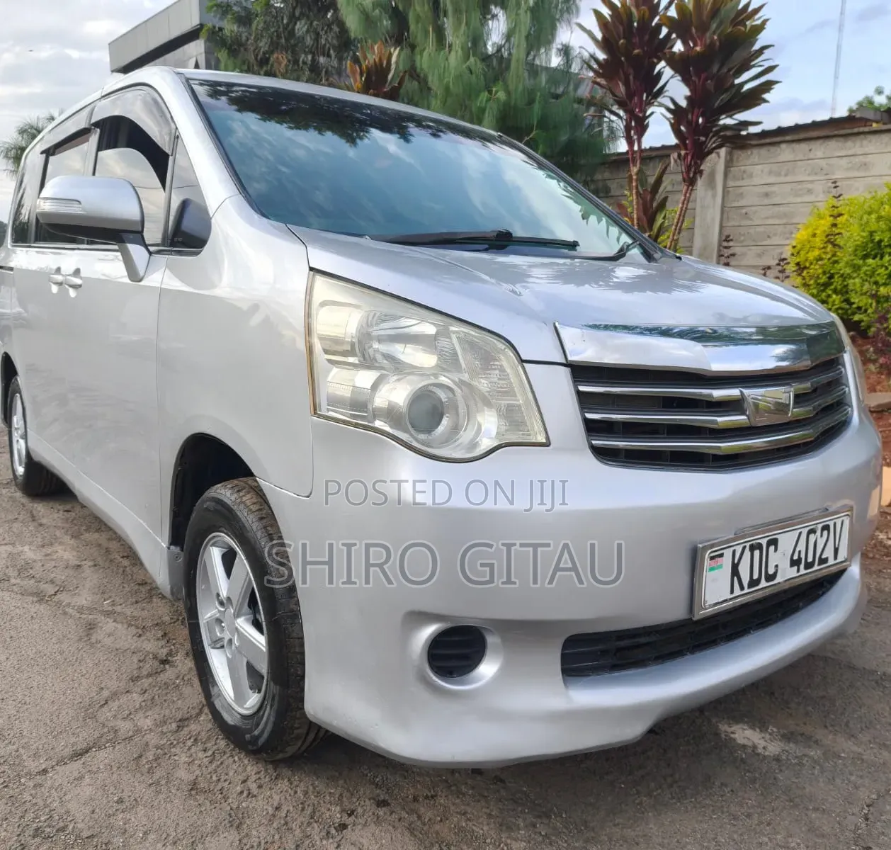 Toyota Noah 2013 Silver