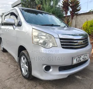 Toyota Noah 2013 Silver