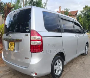 Toyota Noah 2013 Silver