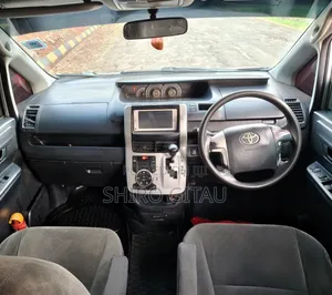 Toyota Noah 2013 Silver