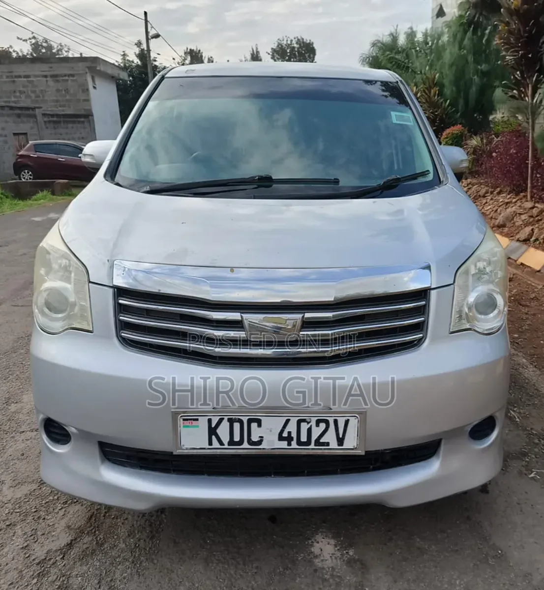 Toyota Noah 2013 Silver