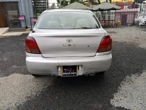 Toyota Platz 2001 Silver