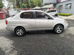 Toyota Platz 2001 Silver