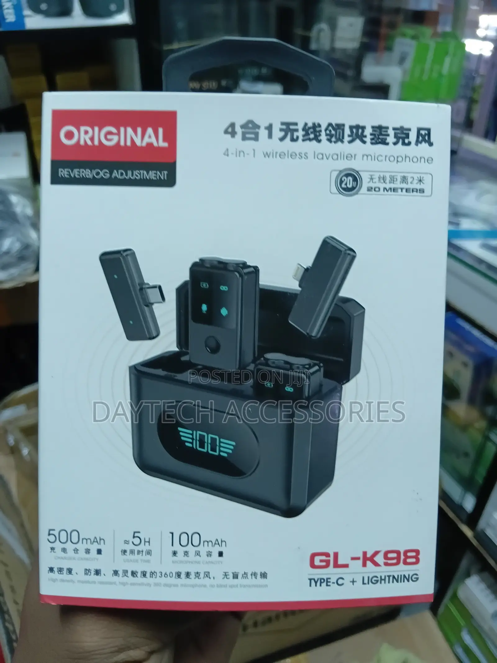 This Gl- 4-in-1 Wireless Lavalier Microphone in Black.