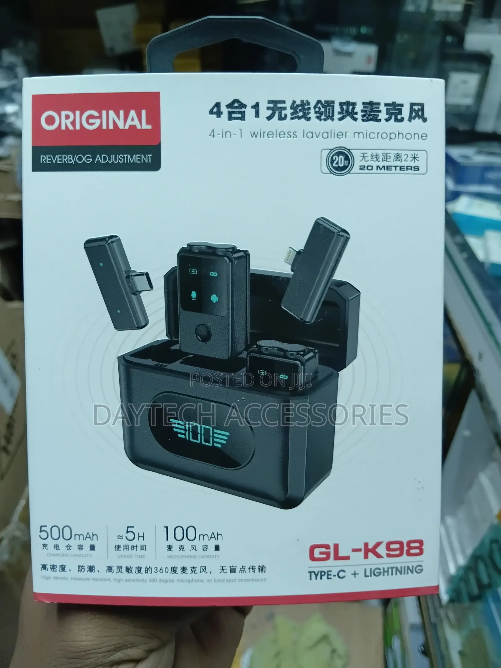 This Gl- 4-in-1 Wireless Lavalier Microphone in Black.