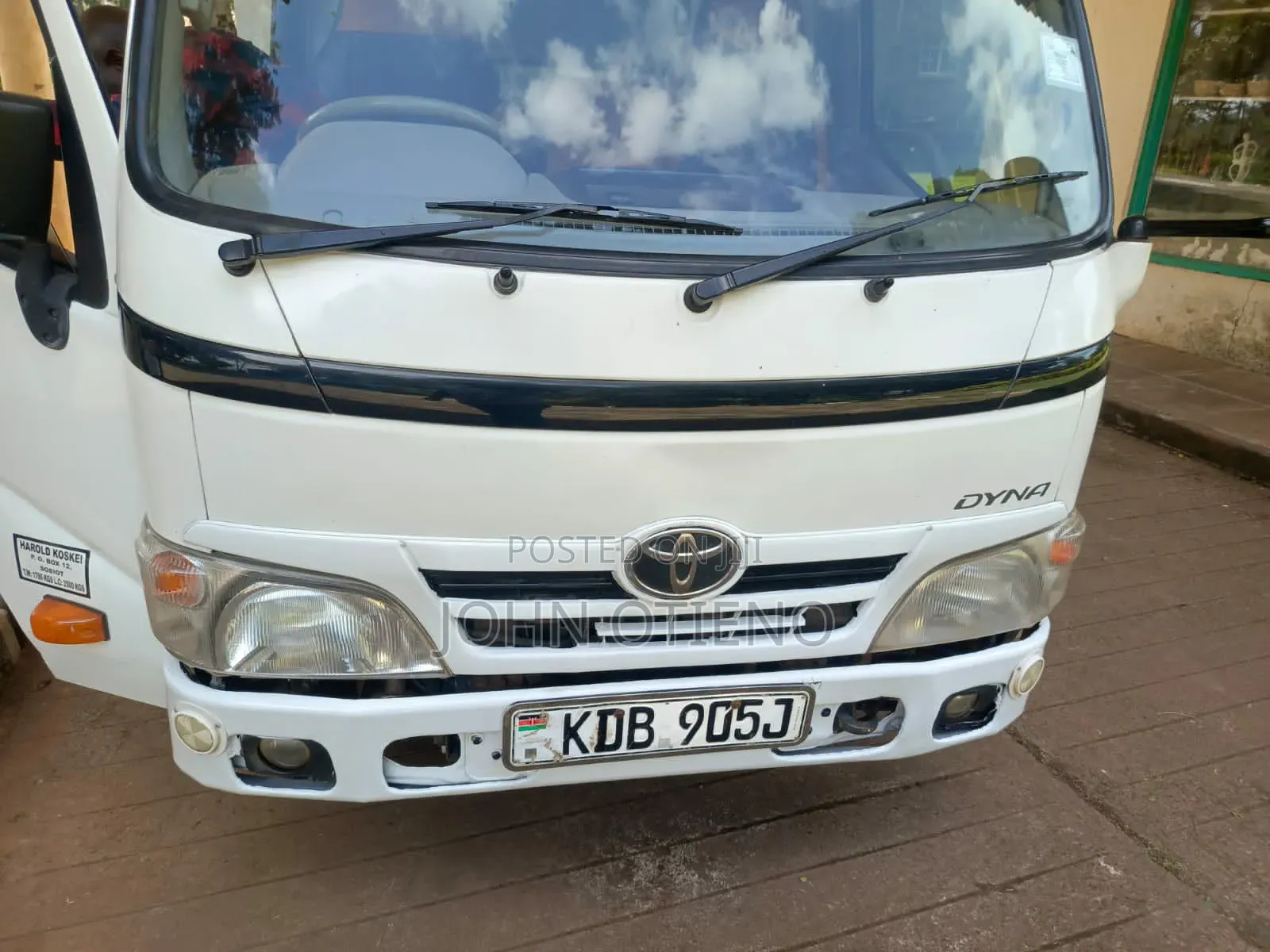 Toyota Dyna 2013 White