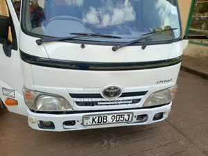 Toyota Dyna 2013 White