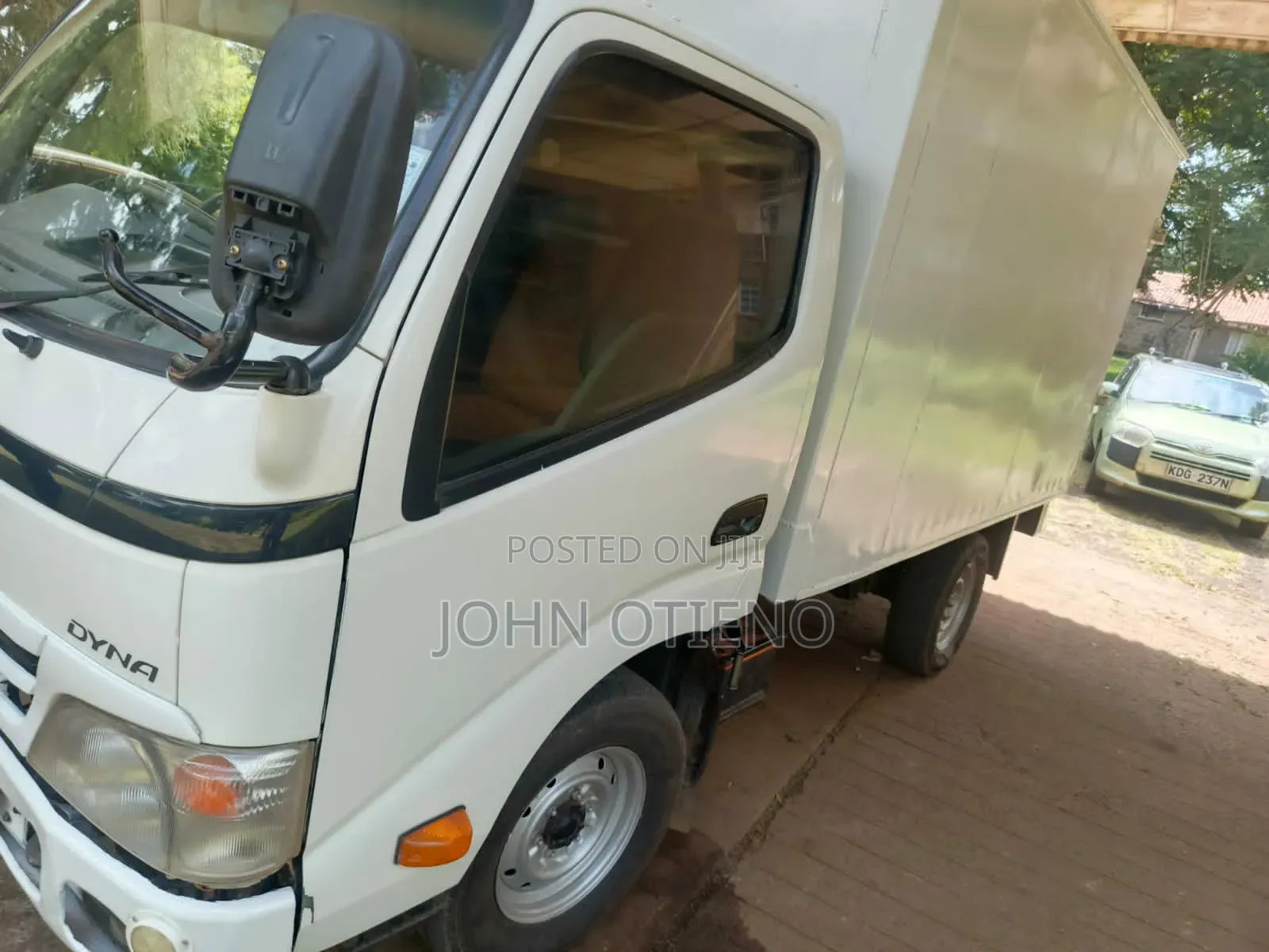 Toyota Dyna 2013 White